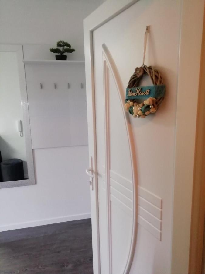 Appartement Salvus Apartman à Eger Extérieur photo